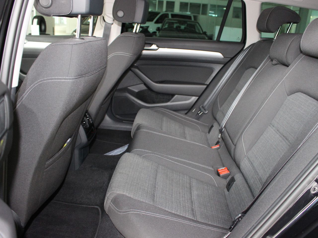 Fahrzeugabbildung Volkswagen Passat Variant 2.0 TDI SCR Business LED/CAM/ACC