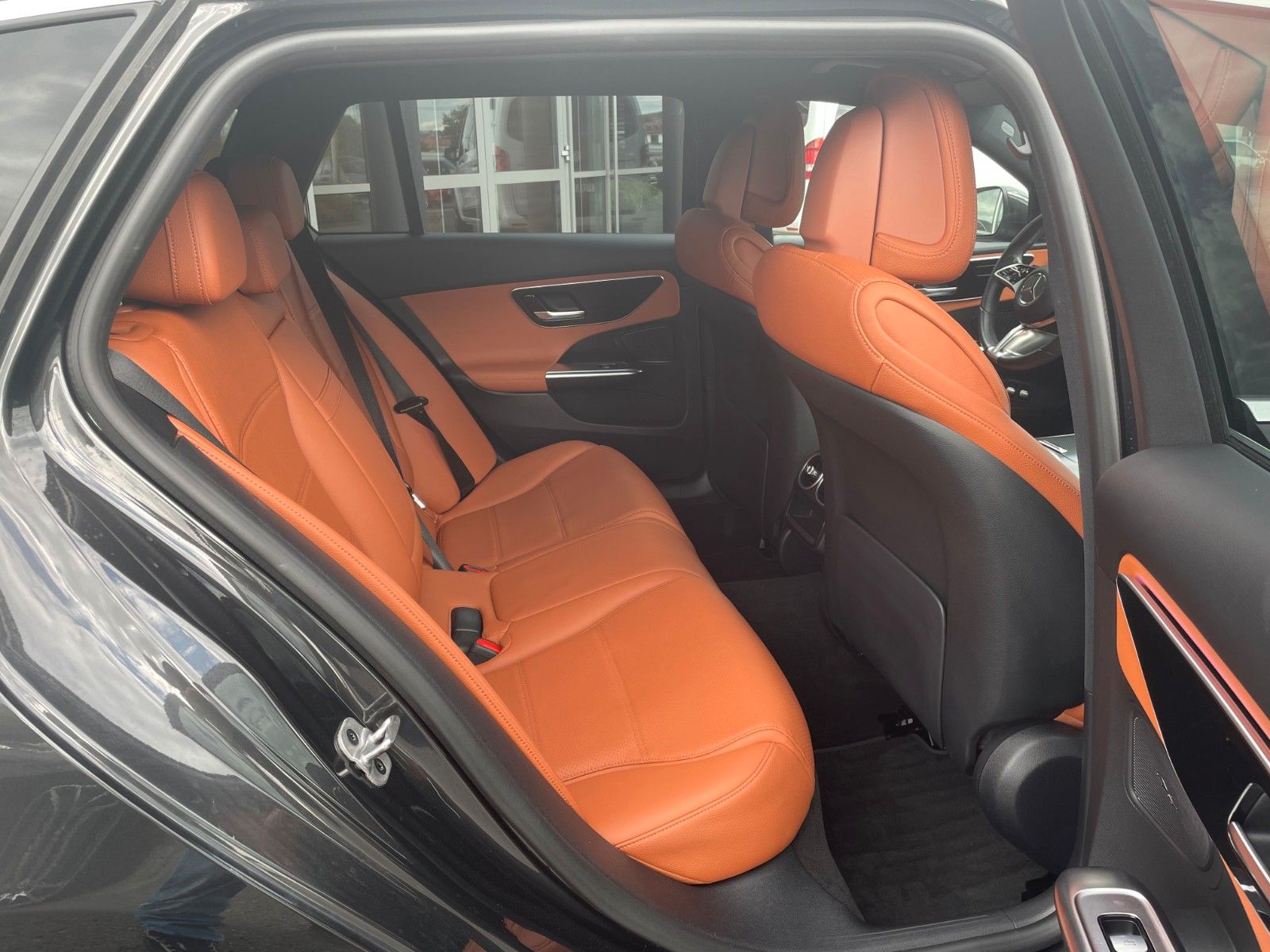 Fahrzeugabbildung Mercedes-Benz C 300 e T AVANTGARDE R-Kamera+TOTW+Carplay