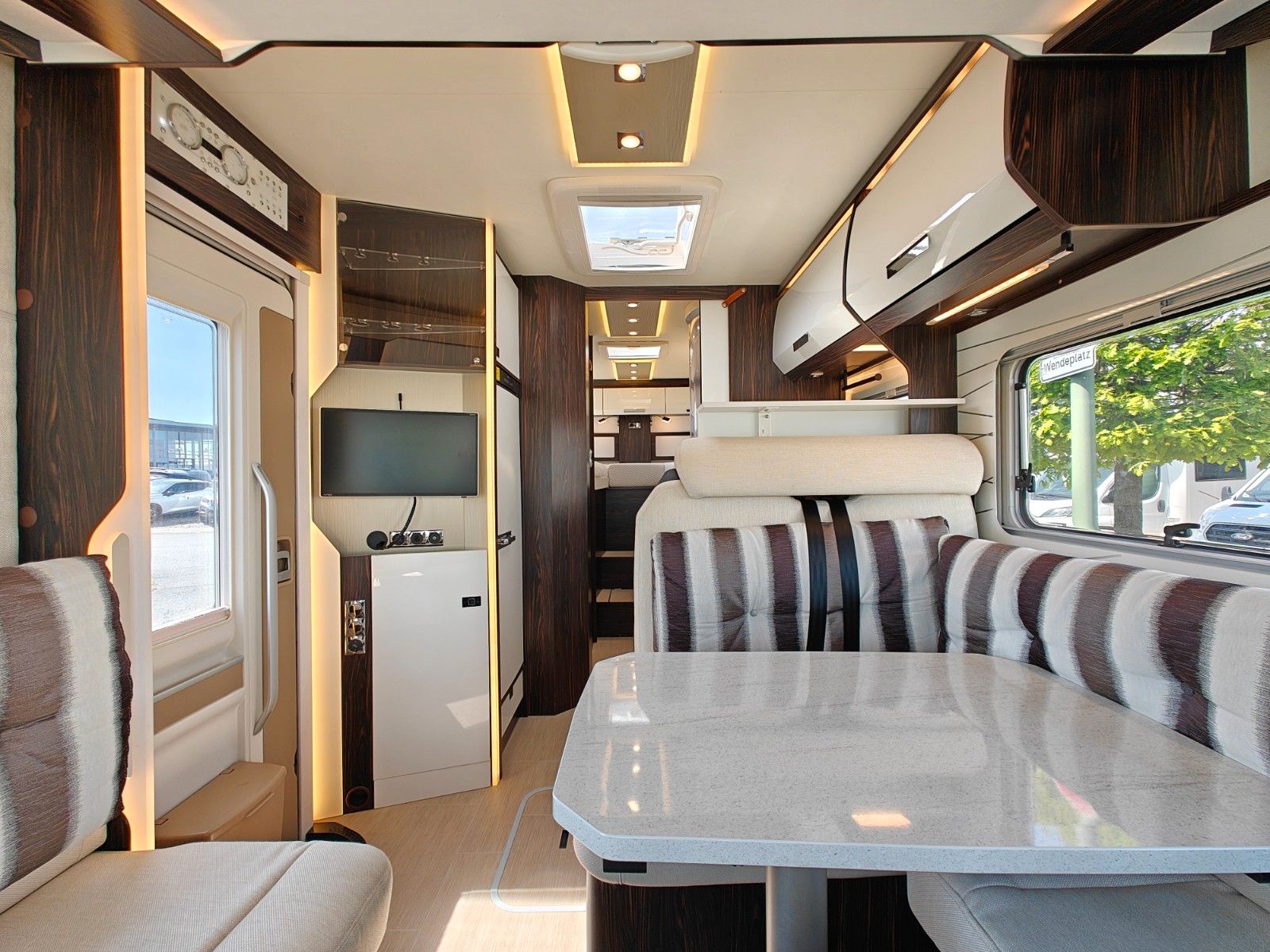 Fahrzeugabbildung Bürstner Elegance I 728 G - 150PS, SAT, TV, Navi, 2x AGM
