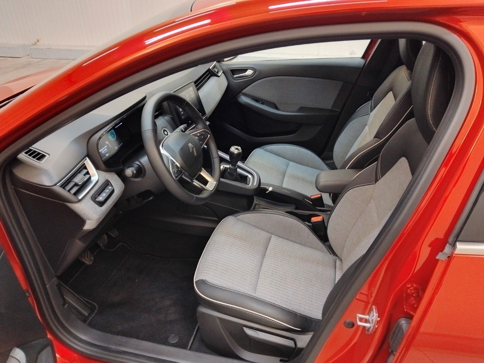 Renault Clio (06/2026, Benzin)