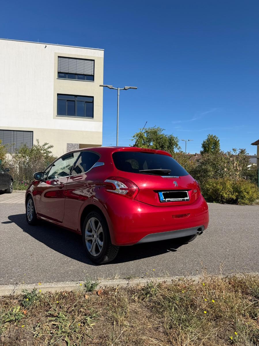 Peugeot 208 1.6 Allure 120 VTi Automatik 