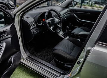Fahrzeugabbildung Toyota Avensis Executive 1.HAND| NAVI | AHK |  TÜV NEU