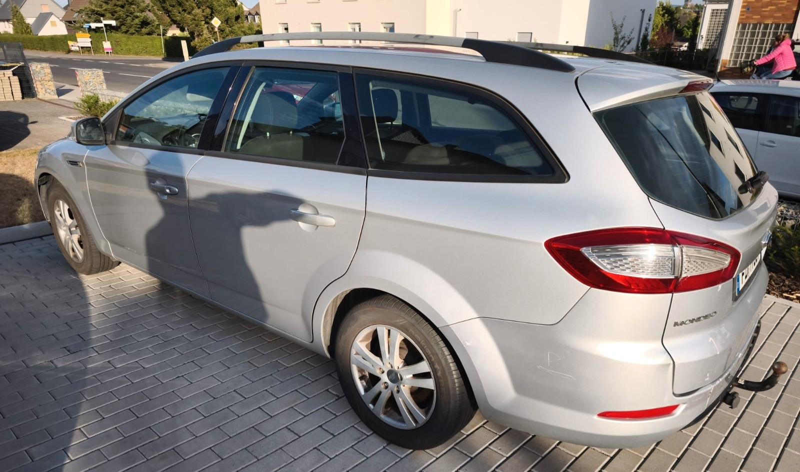 Ford Mondeo 2011 — салон