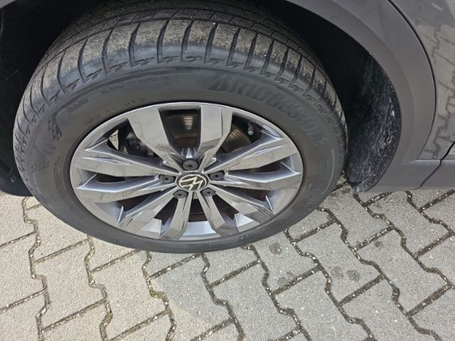 Fahrzeugabbildung Volkswagen T-Roc 1.5 TSI SPORT LED SHZ KAMERA AHK NAVI KLIM