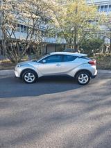 Toyota C-HR 1.2-l-Turbo Flow - Toyota C-HR Flow mit Benzin-Antrieb
