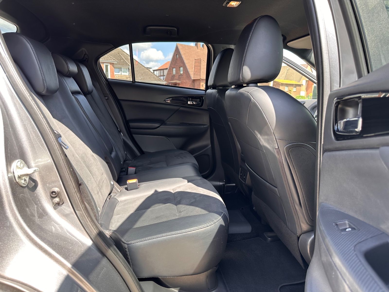 Fahrzeugabbildung Mitsubishi Eclipse Cross 2.4 Hybrid 4WD Select AHK/ACC/360°