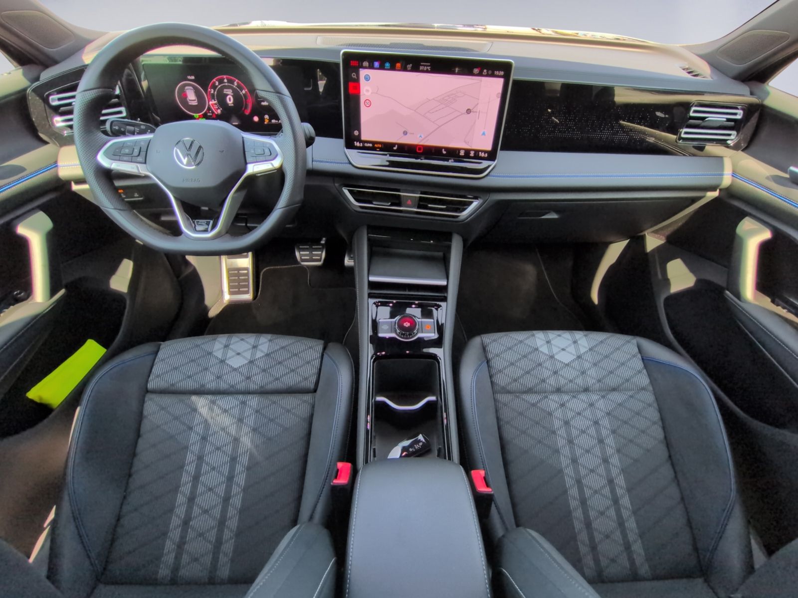 Tiguan R-Line 1.5 eTSI DSG NAVI+LED+SHZ+