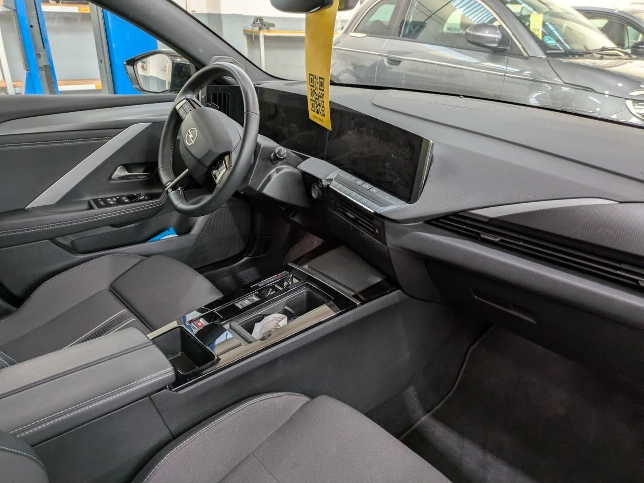 Fahrzeugabbildung Opel Astra L Lim. 1.2T GS LINE NAVI/LED/SPORT/SH/VIRT