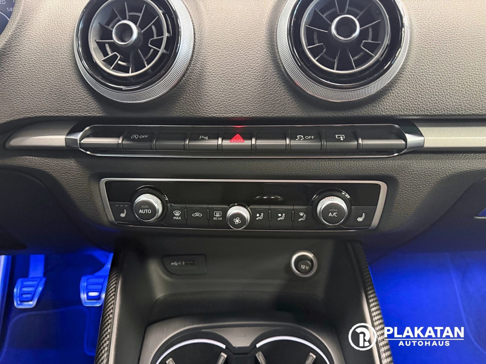 Fahrzeugabbildung Audi A3 Sportback Navi DigitalInstr LED