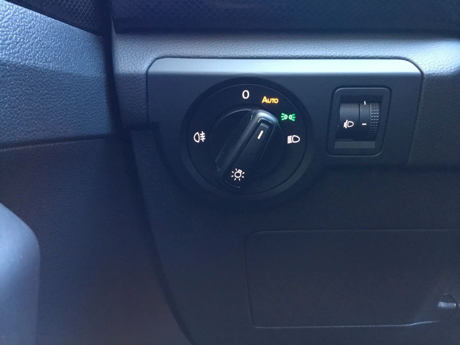 Fahrzeugabbildung Volkswagen T-Cross 1.0 TSI DSG Life+AHK+ACC+LED+17"+Kamera