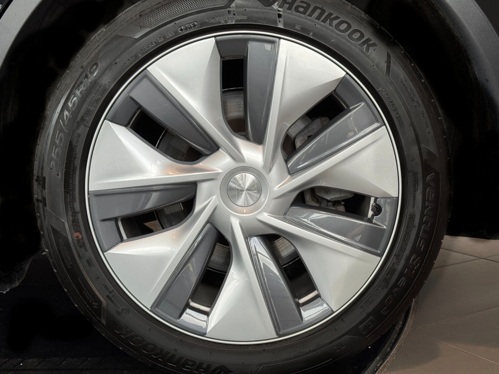 Tesla Model Y AWD Long Range Dual Motor Panorama AHK foto 5