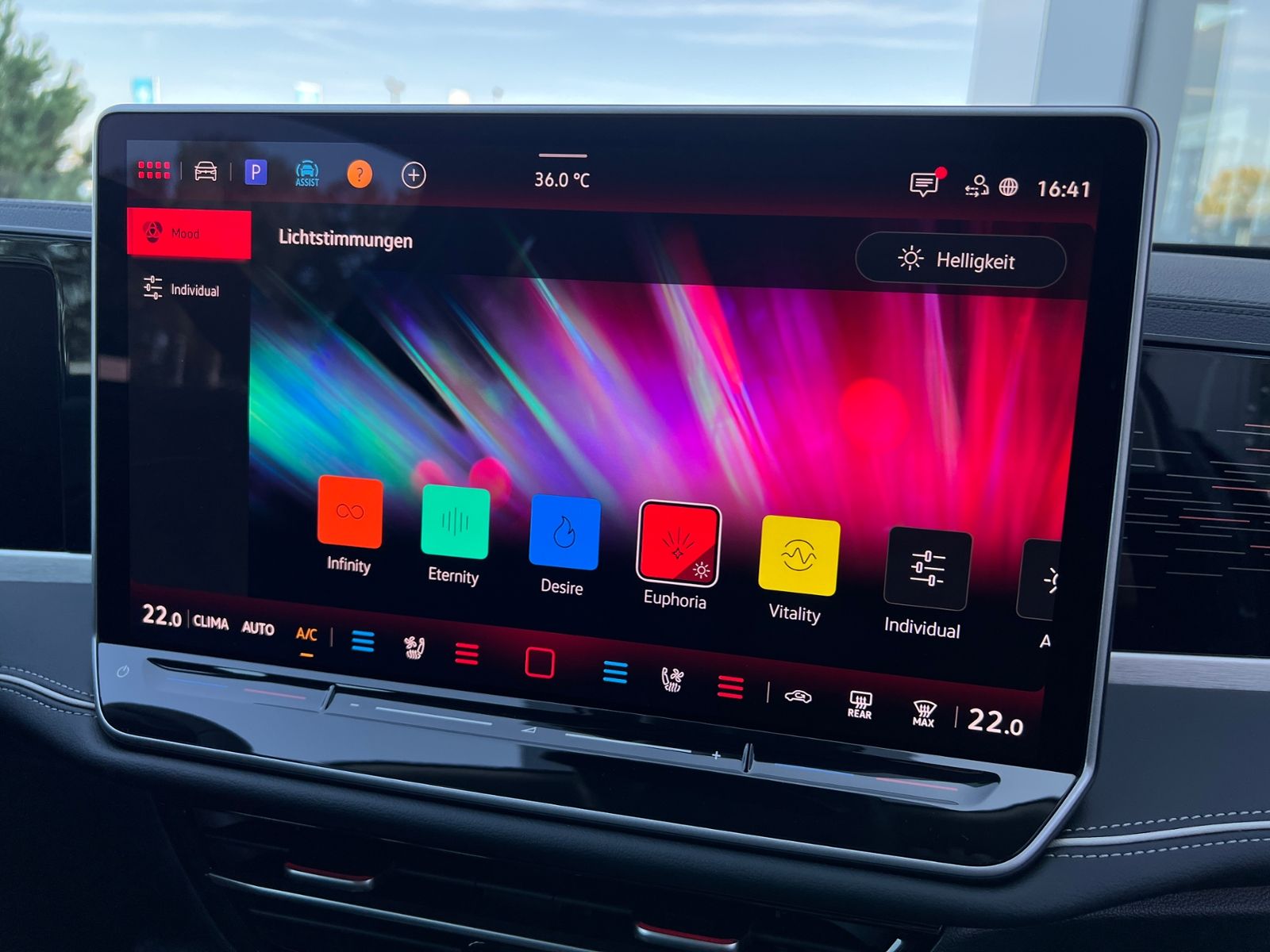 Fahrzeugabbildung Volkswagen Passat Variant Elegance 1.5 eTSI DSG *AHK,IQ-Lig