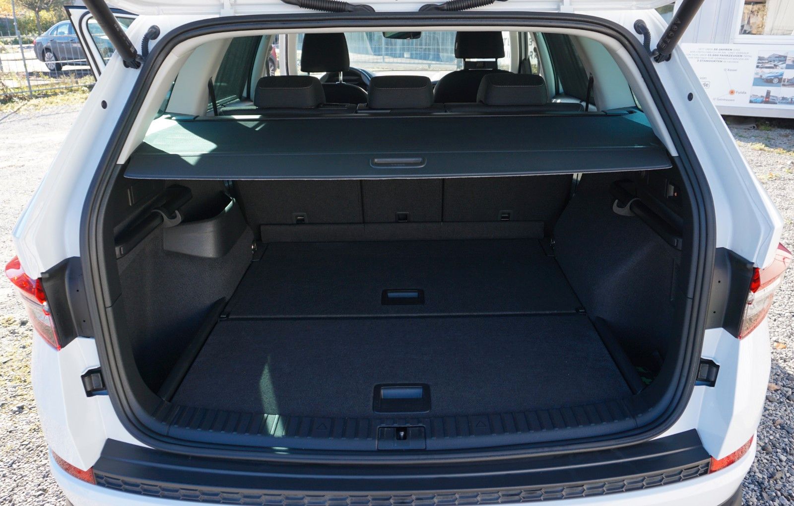 Fahrzeugabbildung SKODA Kodiaq Tour 4x4, LED,Navi,Kamera,SH,DAB,AHK