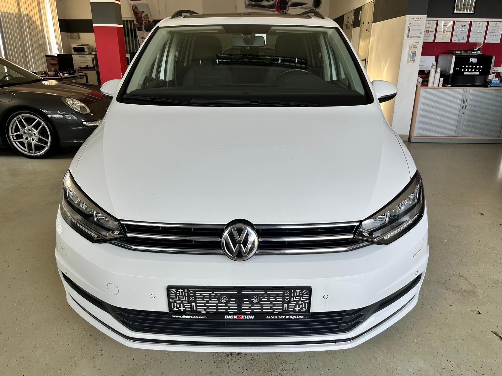 Fahrzeugabbildung Volkswagen Touran Highline PANO/NAVI/LED/4xSHZ/StHz/AHK/APP