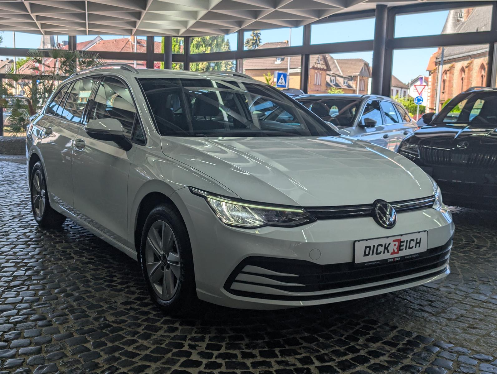 Volkswagen Golf Variant Life 2.0 TDI AHK MASSAGE AMBI ACC