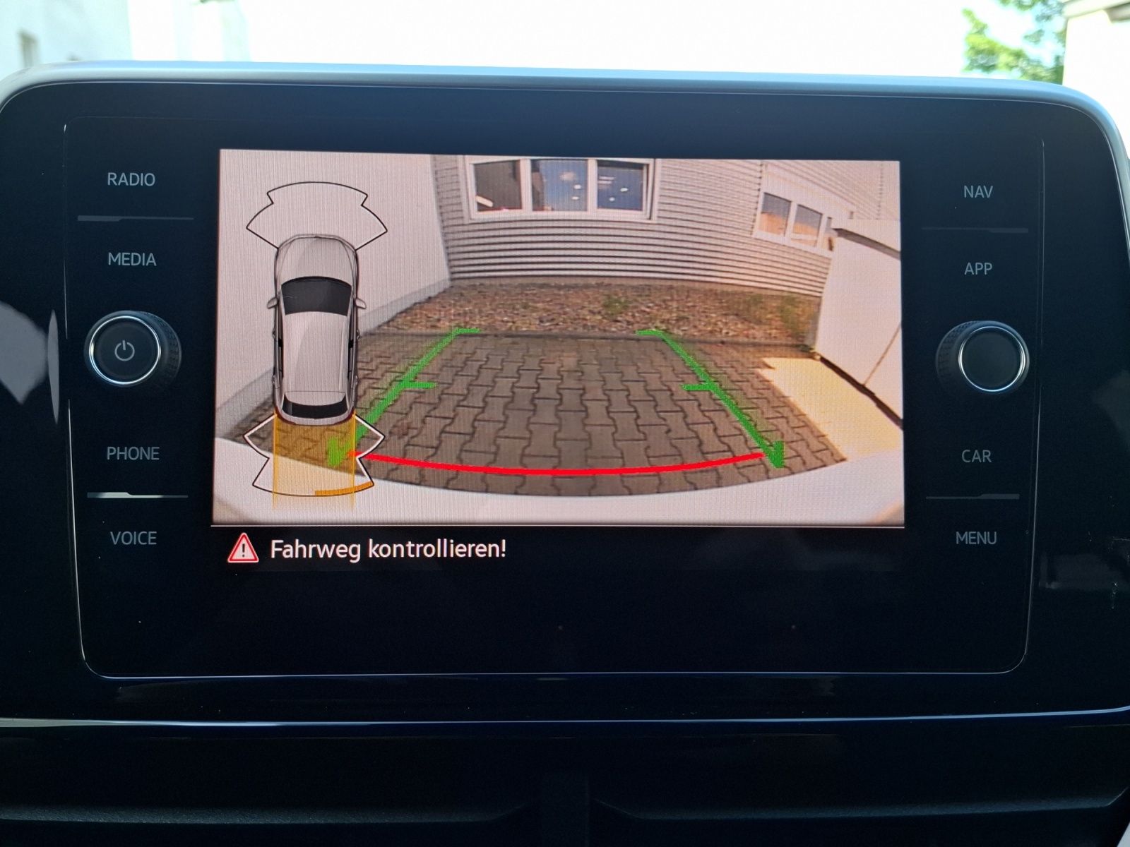 Fahrzeugabbildung Volkswagen T-Roc TSI R-Line DSG LEDplus AHK Navi AID ACC RF