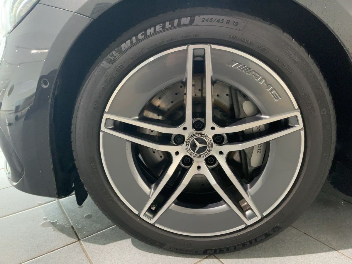 Fahrzeugabbildung Mercedes-Benz E 220 d AMG AMG/LED/Kamera/AHK