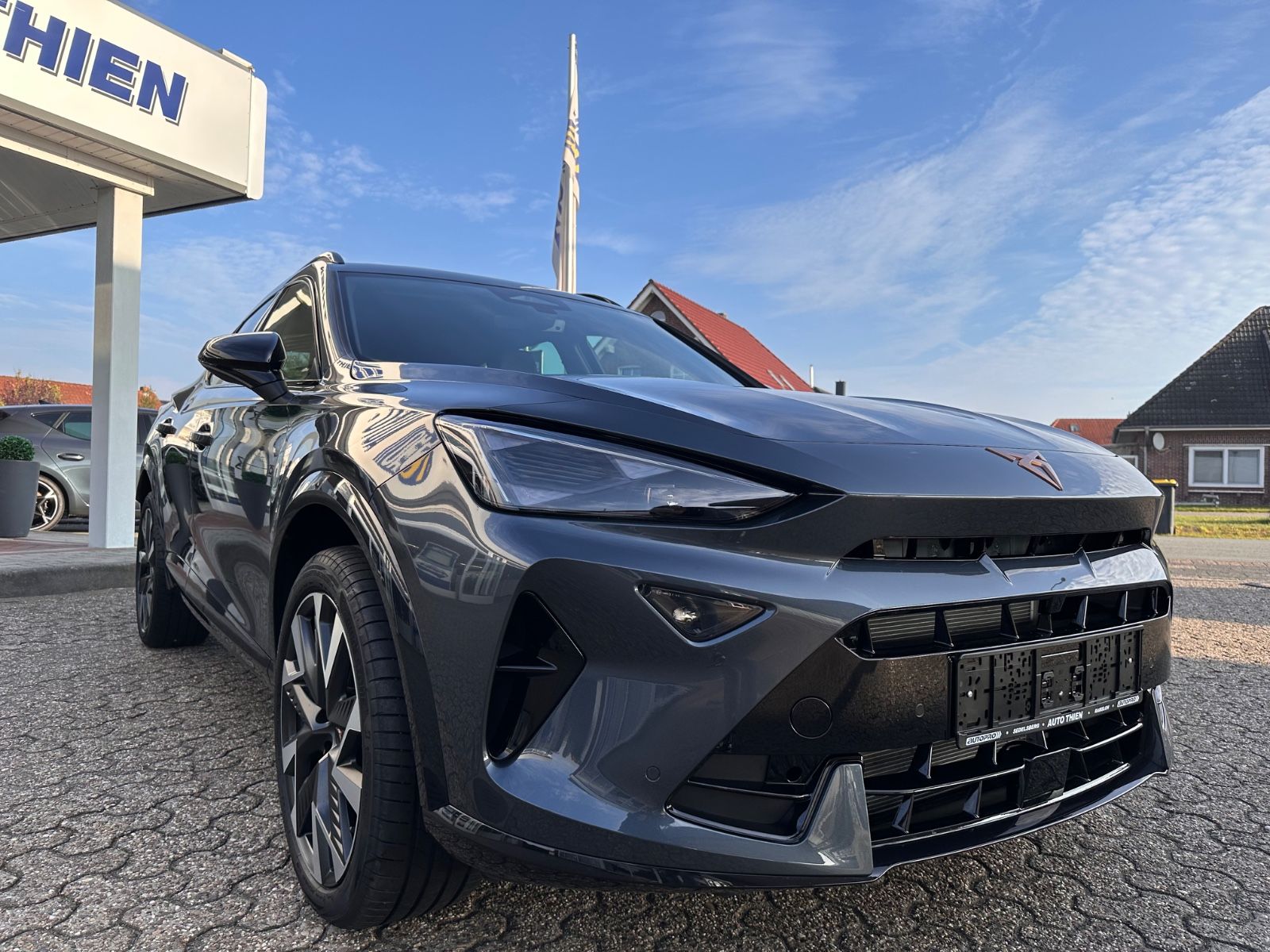 Fahrzeugabbildung CUPRA Formentor 1.5 eTSI DSG Pano/AHK/ACC/APP/LED/SHZG