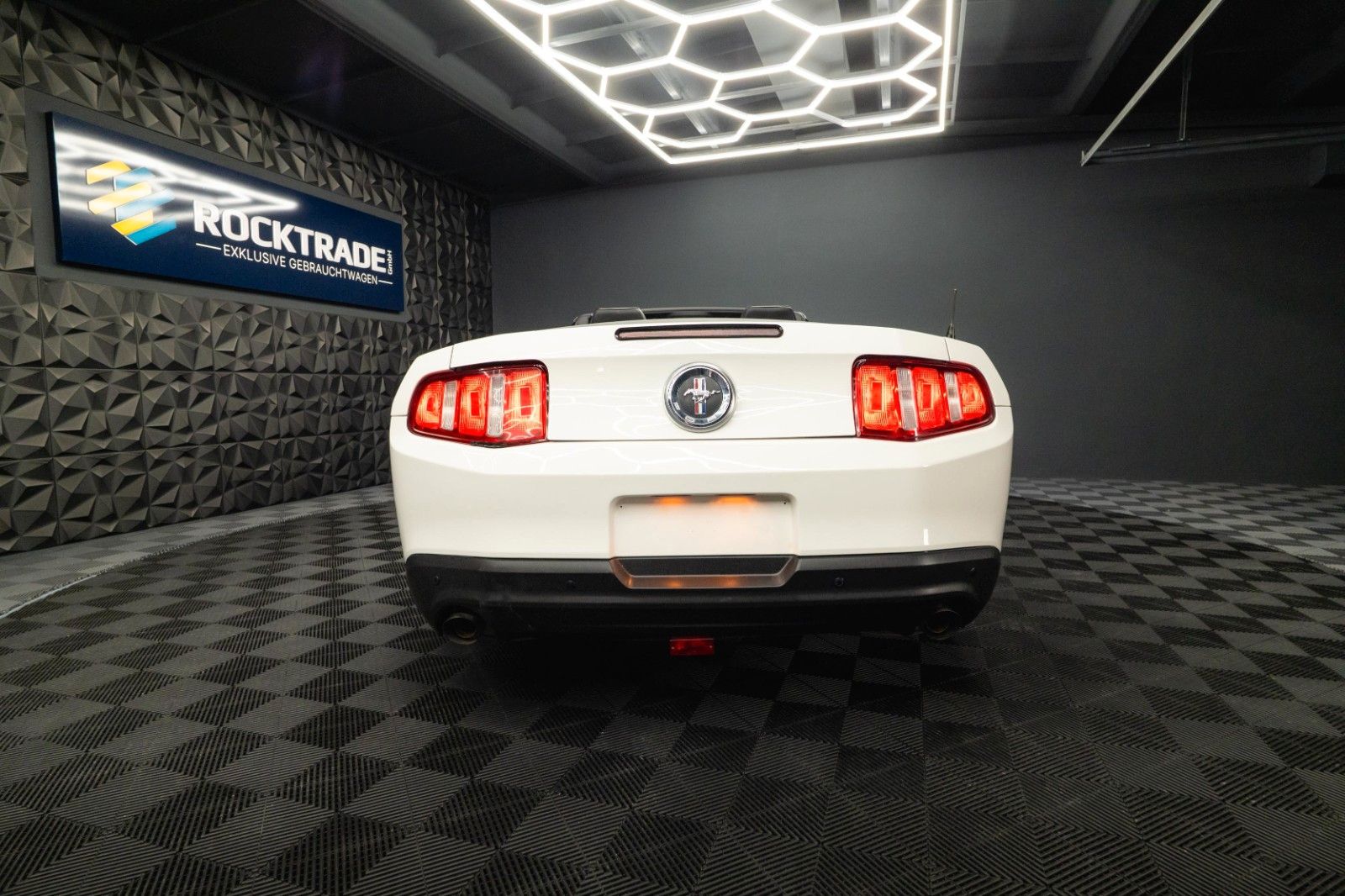 Fahrzeugabbildung Ford Mustang 3.7 V6 GT Cabrio | TÜV 2028 | 4Season