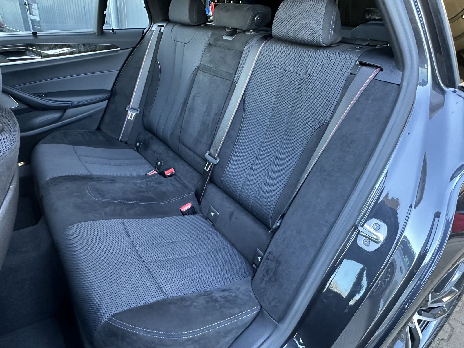 Fahrzeugabbildung BMW 530e Touring xDrive M-Sport NAV+LED+AHK+ACC+H&K
