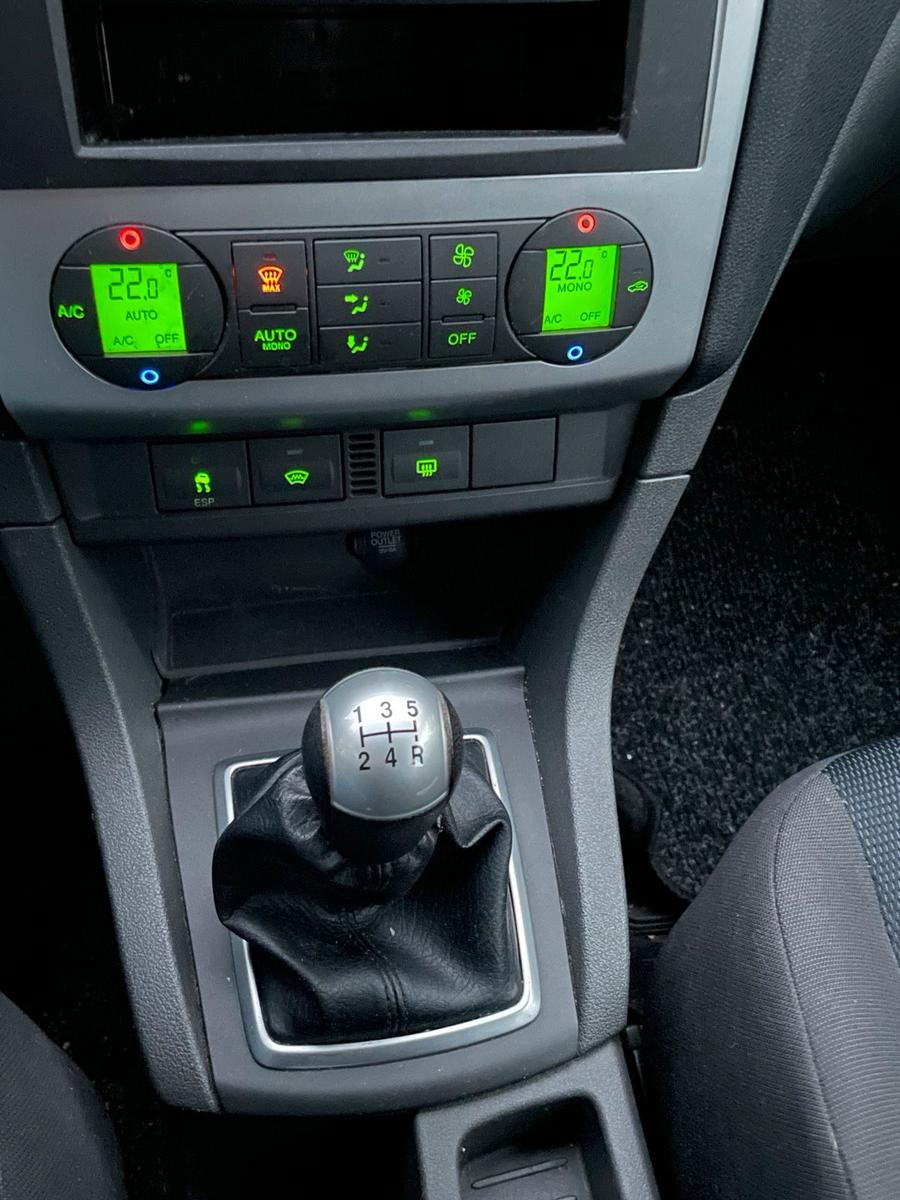 Ford Focus 2005 — photo 9