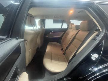 Mercedes E 220 - 12