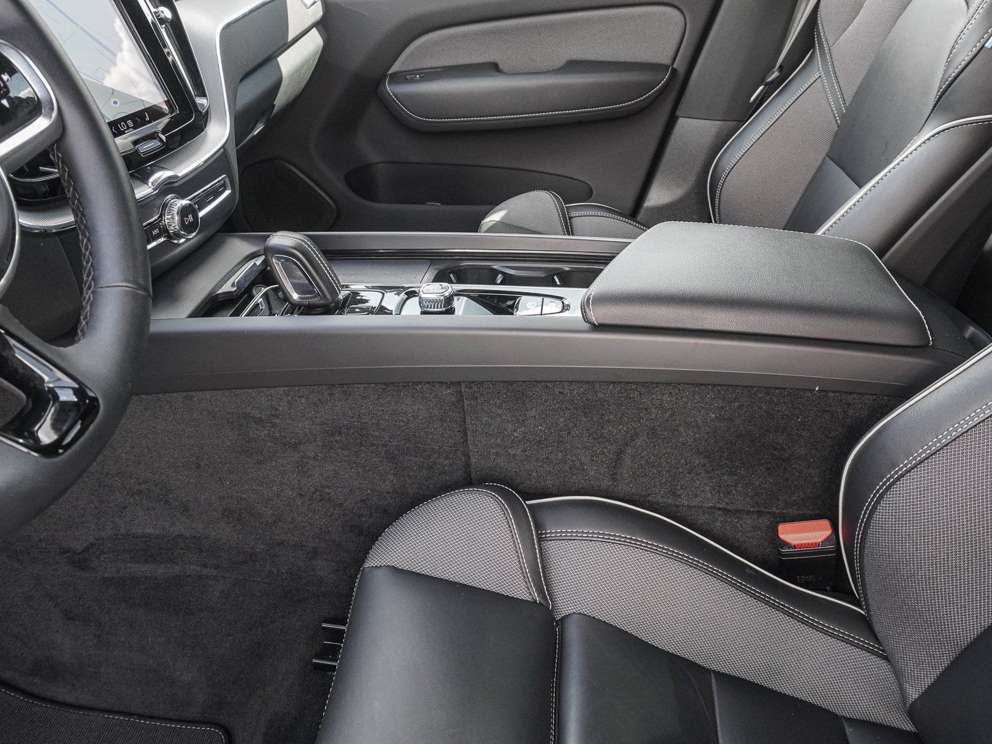 Volvo XC60 T6 AWD R-Design Plug-in Hybrid PANO HUD 360 foto 16