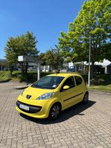 Peugeot 107 Auto - Peugeot 107 mit Benzin-Antrieb: Kleinwagen, Automatik