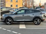 Peugeot 2008 GT HYBRID 136 ALLURE*MOD.2025+360°KAM+NAVI* - Peugeot 2008 mit Hybrid-Antrieb