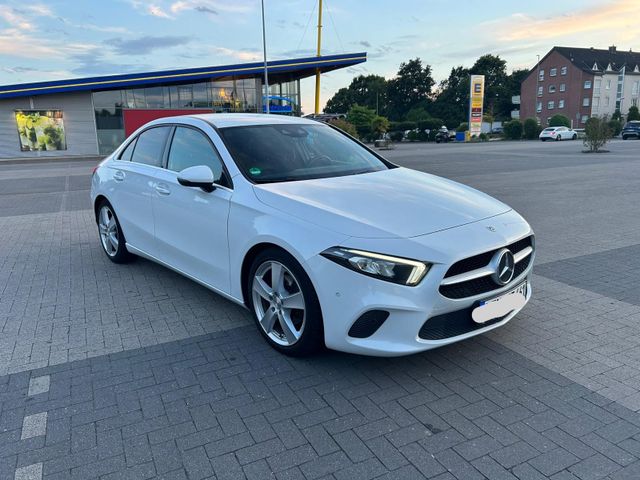 MERCEDES-BENZ A 180 d - scheckheft tüv Neu bis  07.2028 