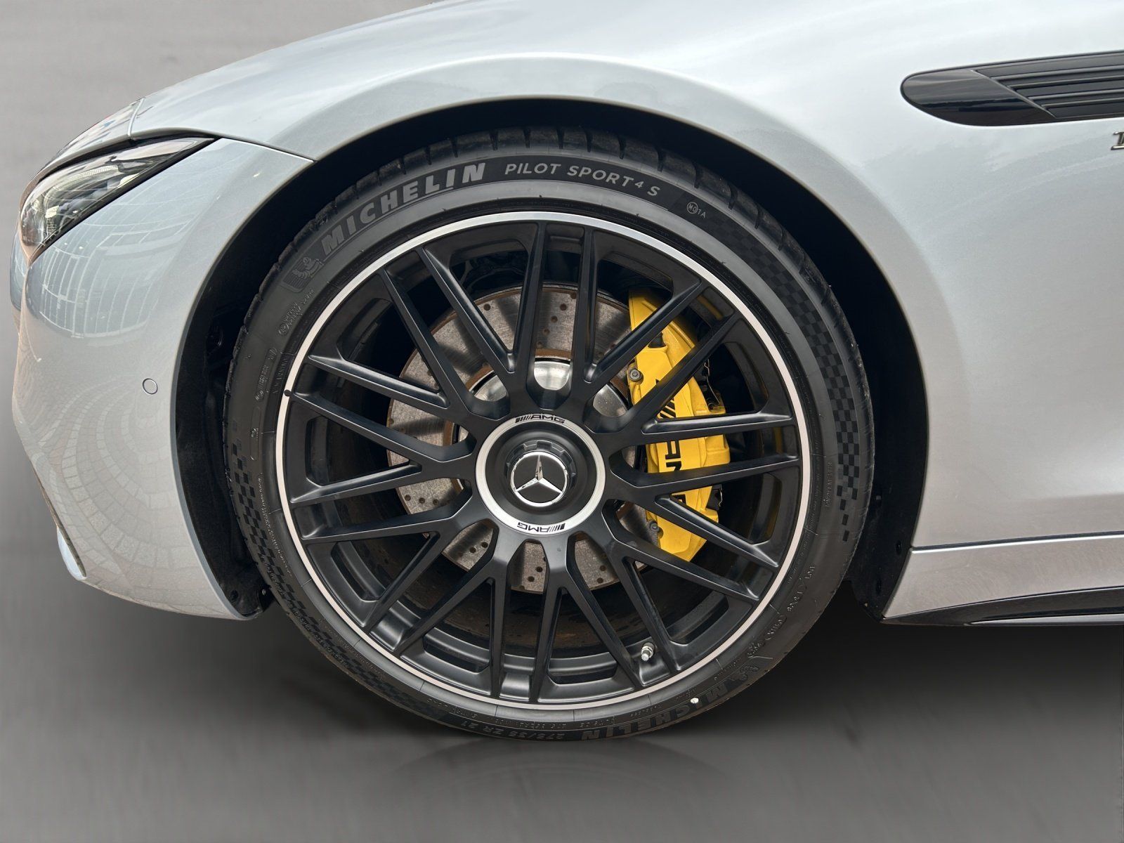 Fahrzeugabbildung Mercedes-Benz SL 43 AMG Prem+ DYNAMIC+ Perf.Sitze Carbon Night