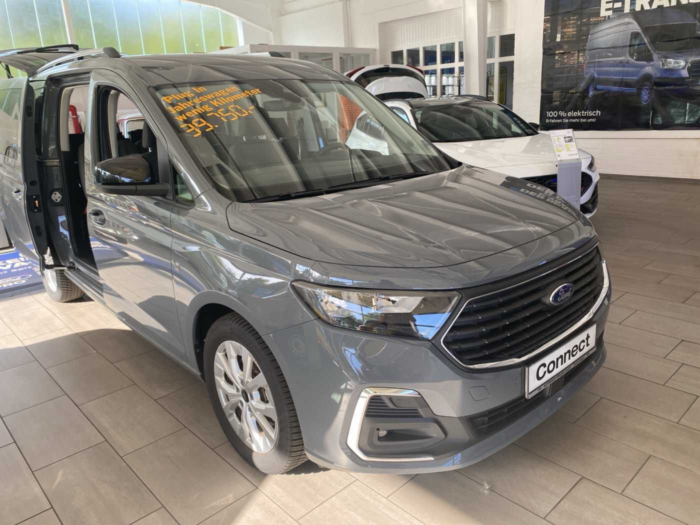 Ford Grand Tourneo PHEV Connect Titanium L2 imagem 2