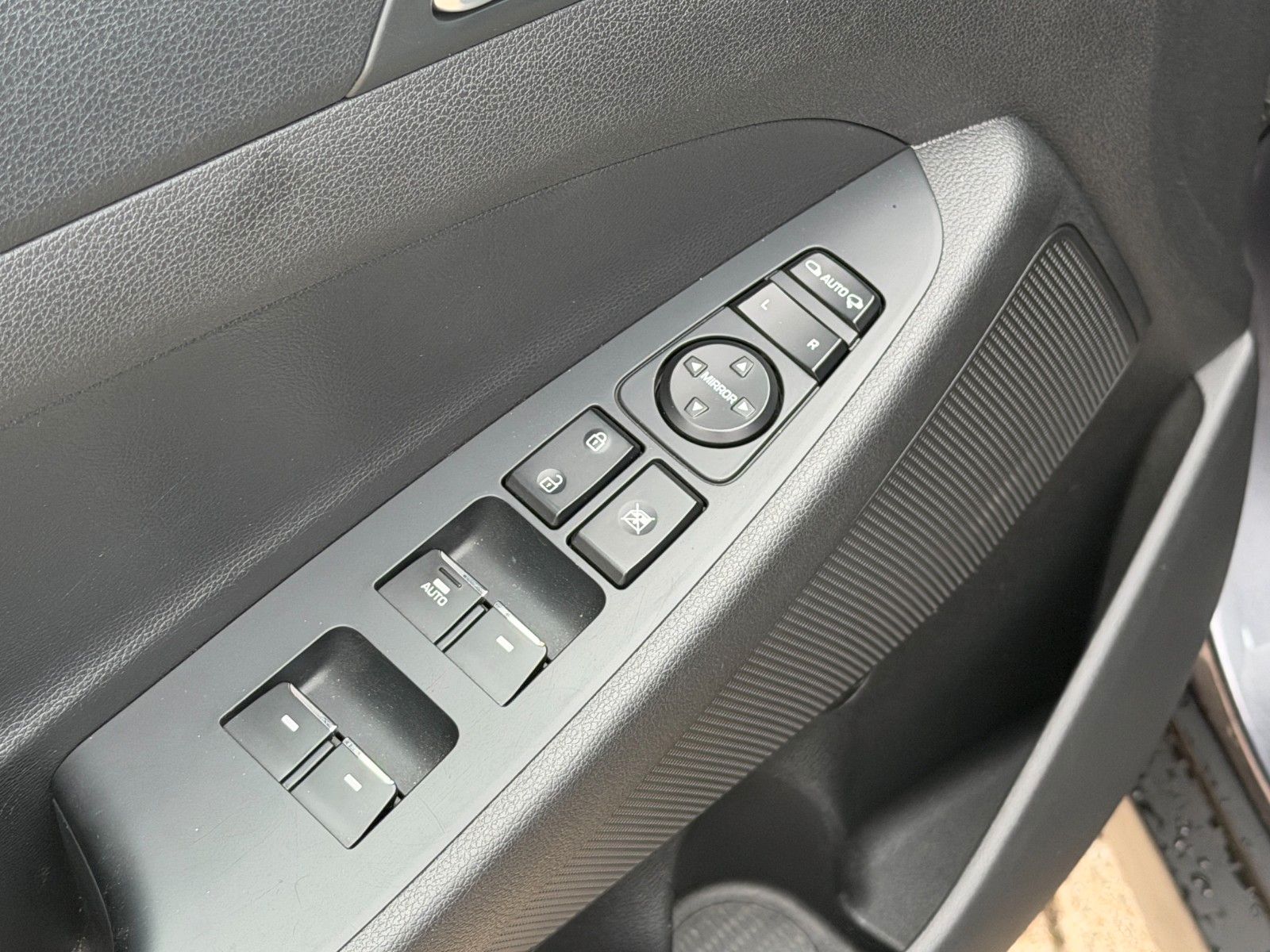 Fahrzeugabbildung Hyundai TUCSON 1.7 CRDi Premium *Totwinkl*8fach*AHK*LED*