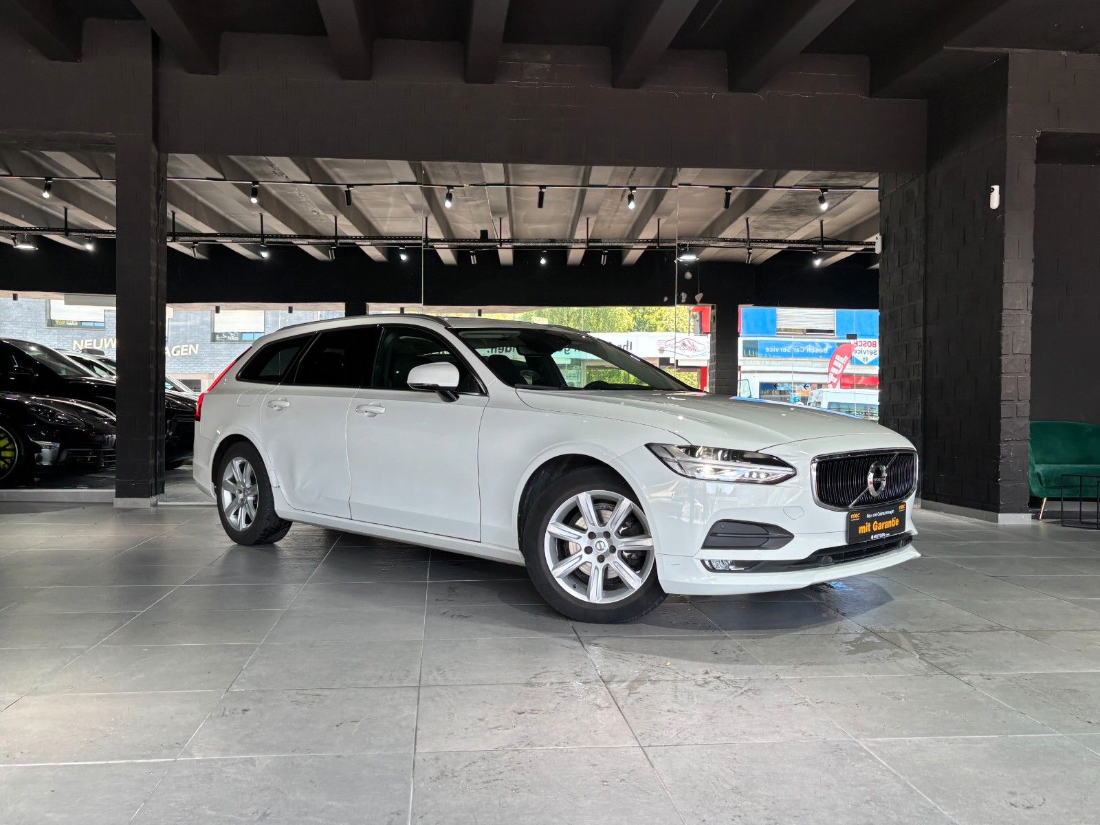 Fahrzeugabbildung Volvo V90 Momentum /KAMERA/PANO/AHK/SHZ/ACC++/LED