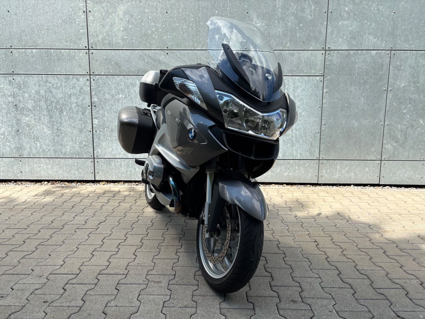 Fahrzeugabbildung BMW R 1200 RT mit Topcase und Navigator aus 1. Hand