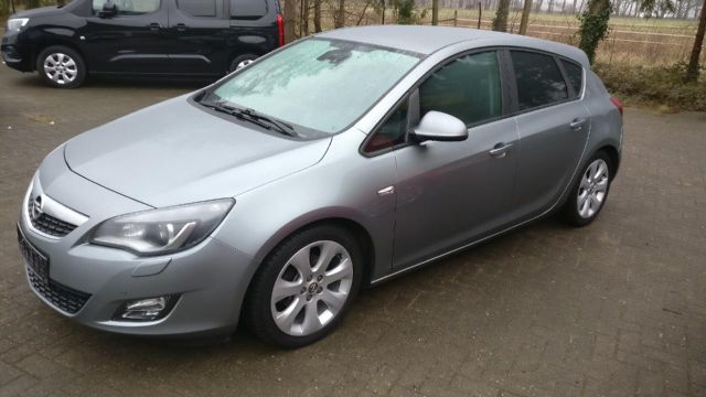 Opel Astra J 1.6 Klimaaut.Sitzh.Xenon PDC