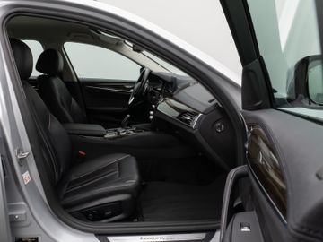 Fahrzeugabbildung BMW 530i LuxuryLine Kamera HUD Komfort SoftCl Alarm