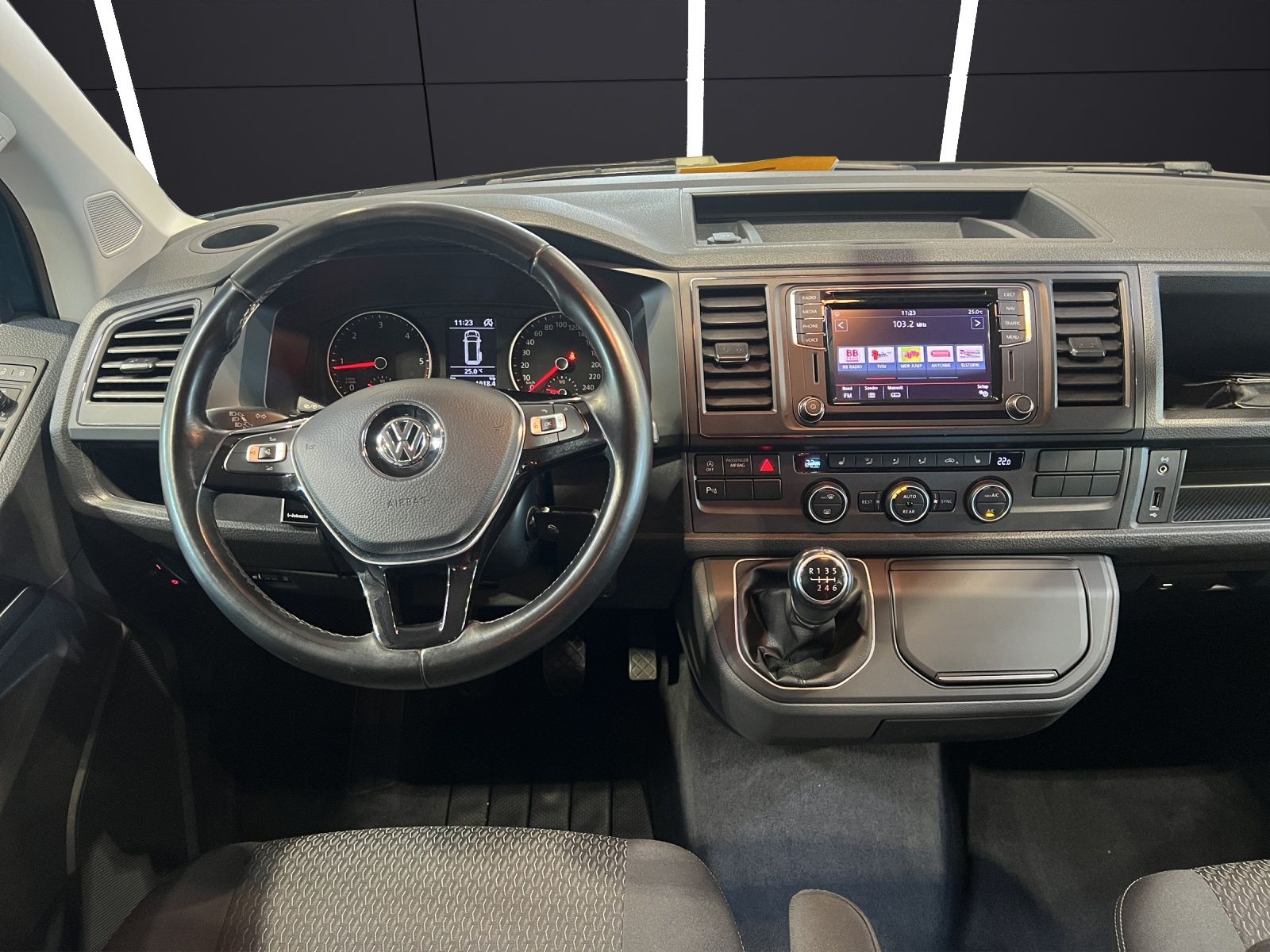Fahrzeugabbildung Volkswagen T6 Multivan TDI Trendl. Standhzg Navi Climatroni