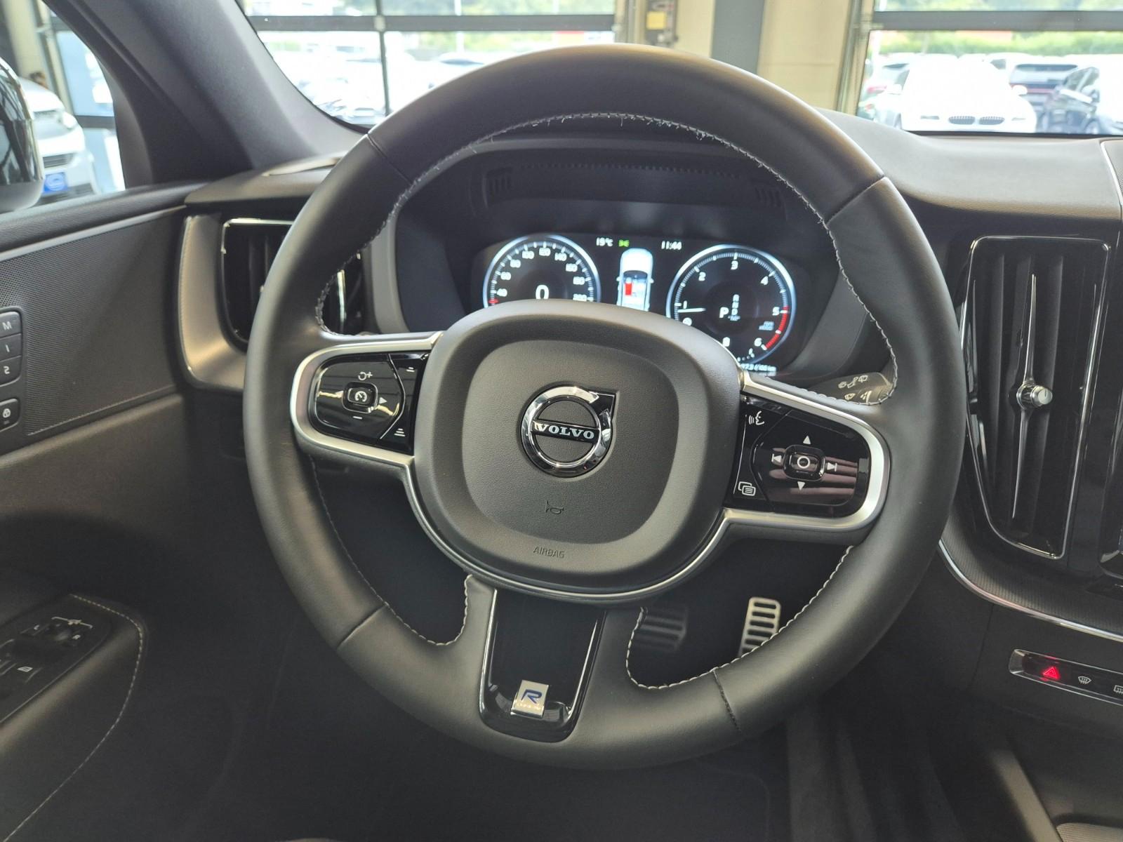 Volvo XC60 R DESIGN 2.0d AWD LEDER NAVI SPUR CAMERA