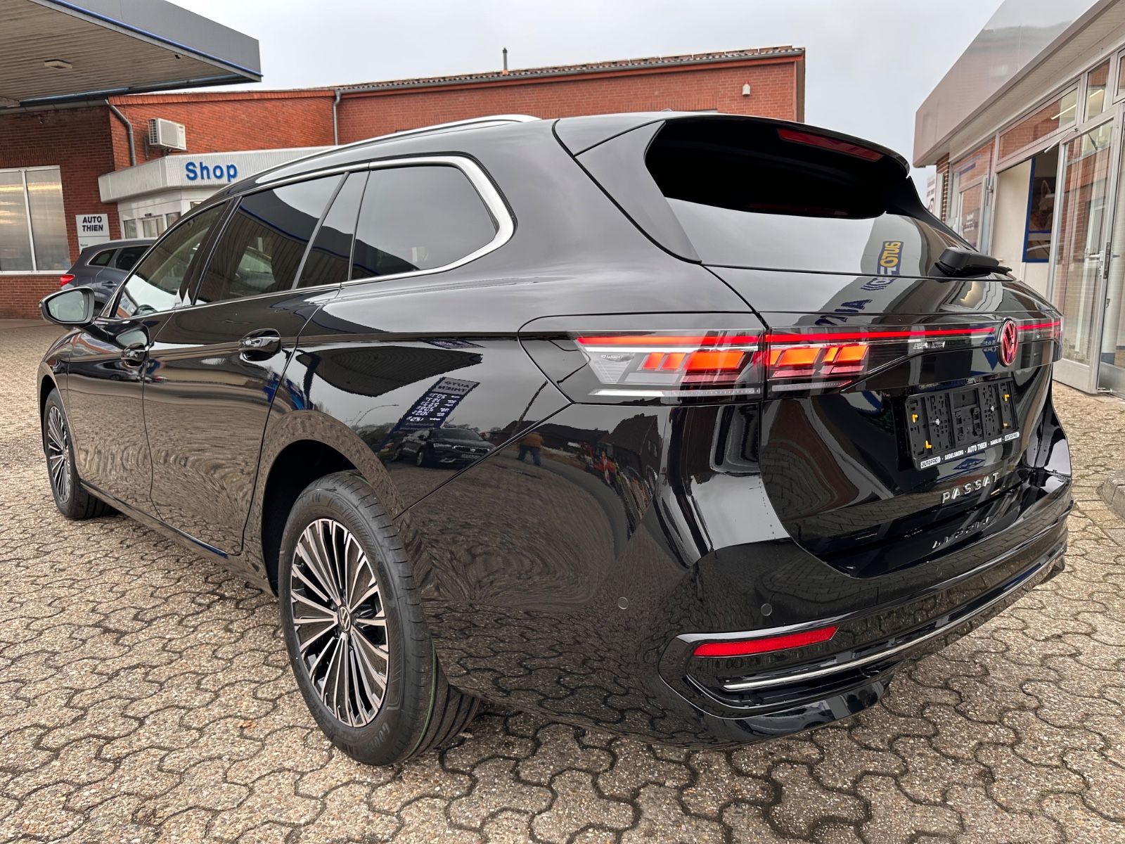 Fahrzeugabbildung Volkswagen Passat Variant 2.0 TDI Elegance Matrix/AHK/Navi