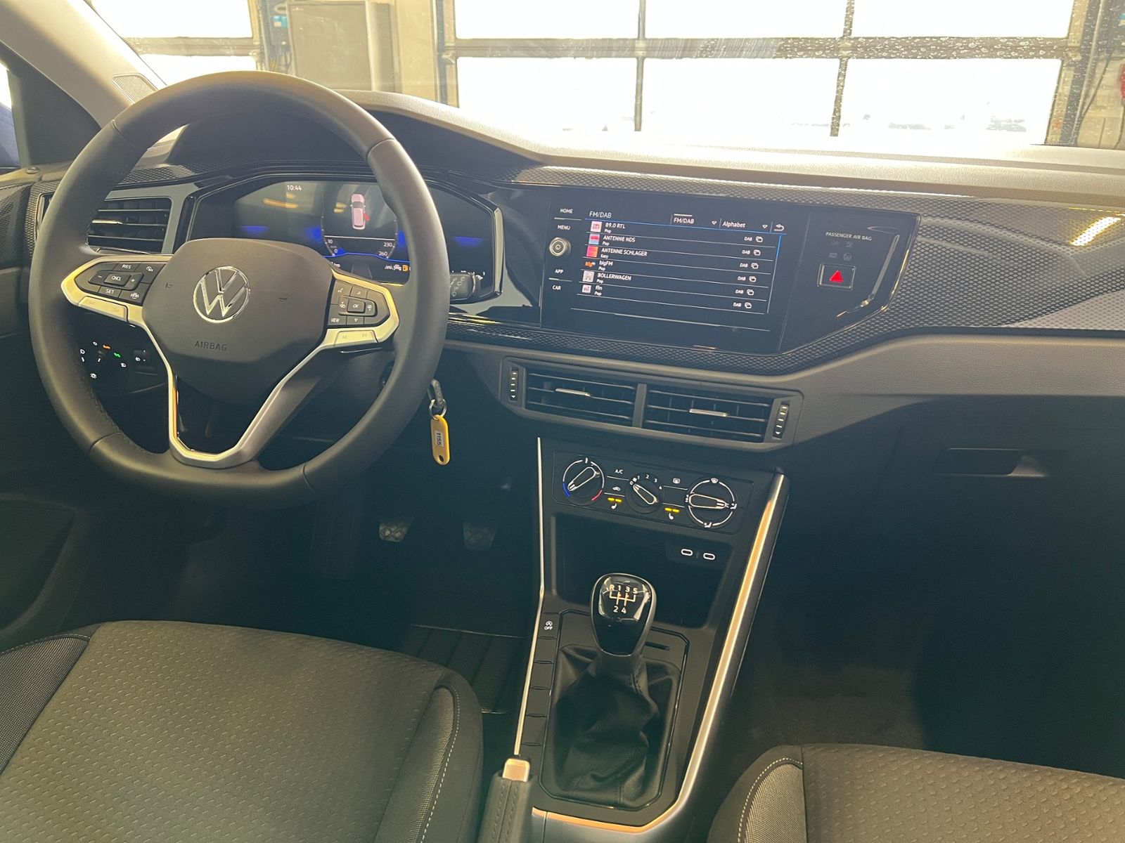 Fahrzeugabbildung Volkswagen Polo Life 1.0 TSI *LED, App Connect, PDC, Kamera