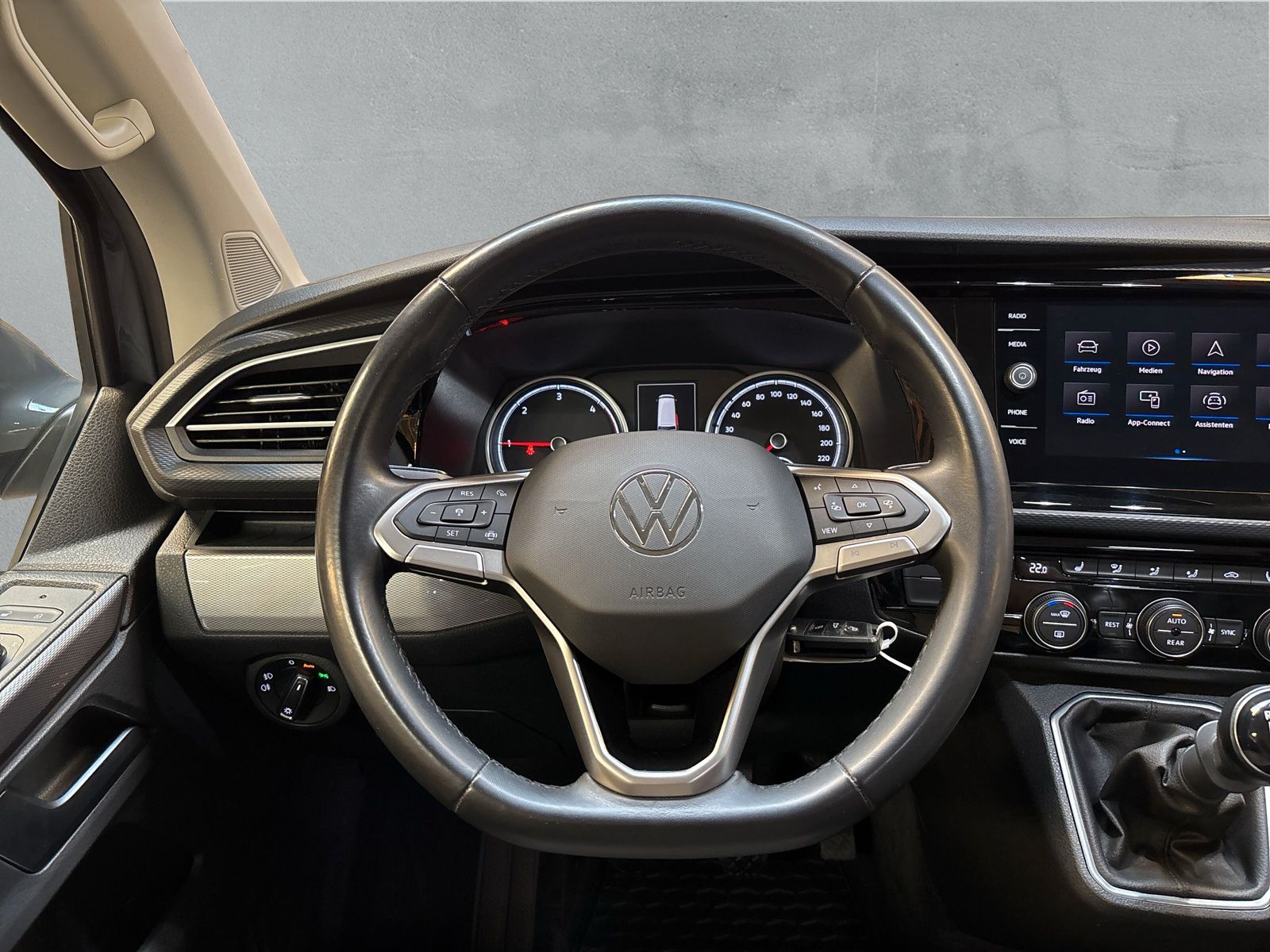 Fahrzeugabbildung Volkswagen T6.1 Multivan "Generation SIX" ACC SHZ LED