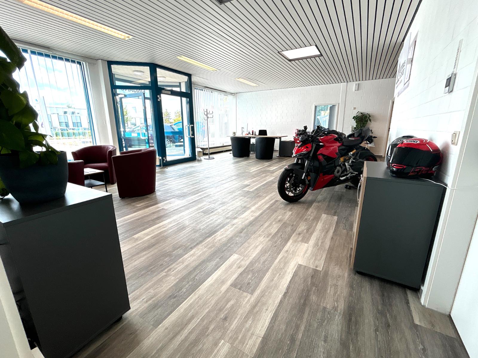 showroom-image-top