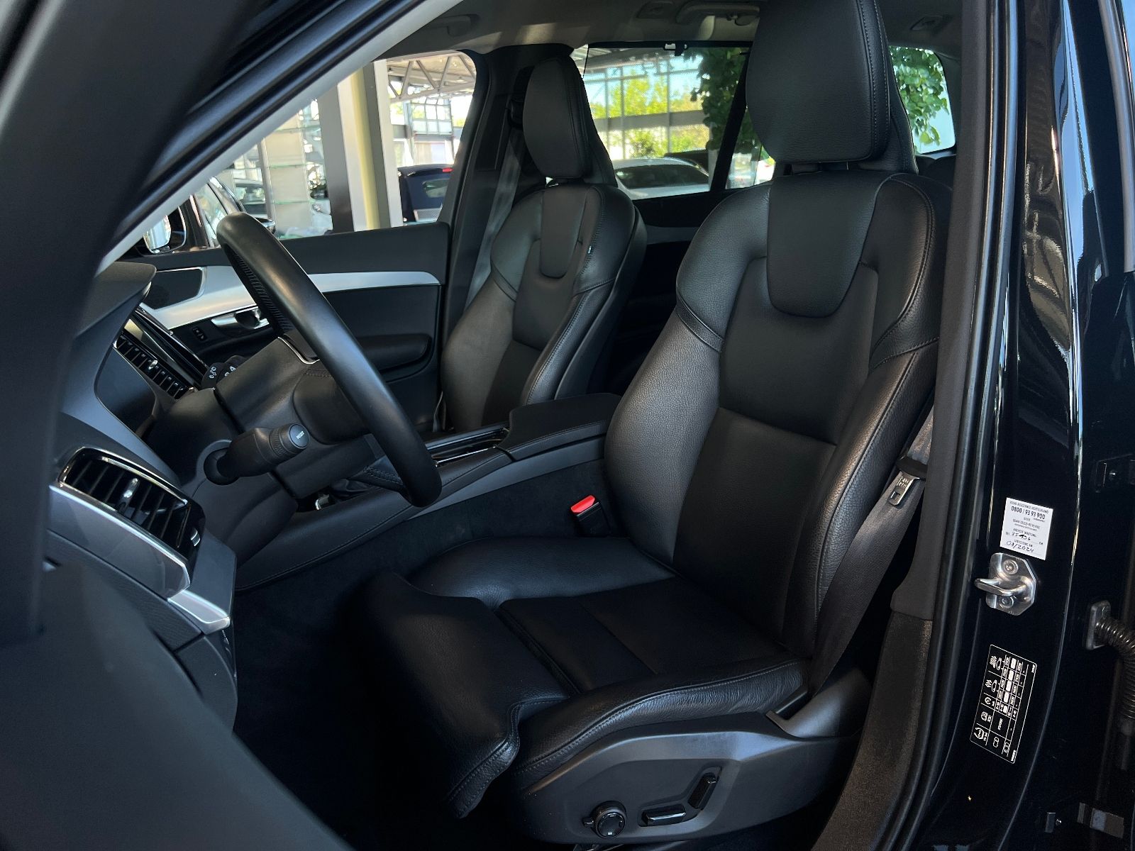 Fahrzeugabbildung Volvo XC90 Momentum AWD LED NAVI 7 Sitz Standhzg.
