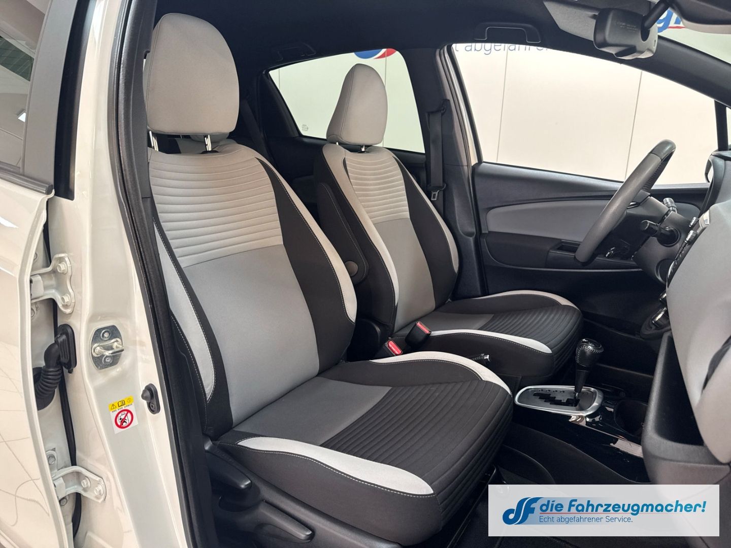 Fahrzeugabbildung Toyota Yaris Style Hybrid Mehrzonenklima DAB SHZ Keyles