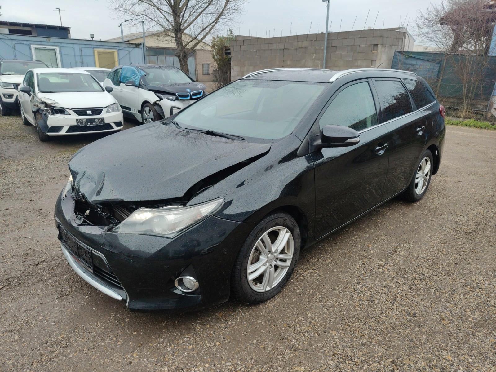 Toyota Auris 2015 — photo 8