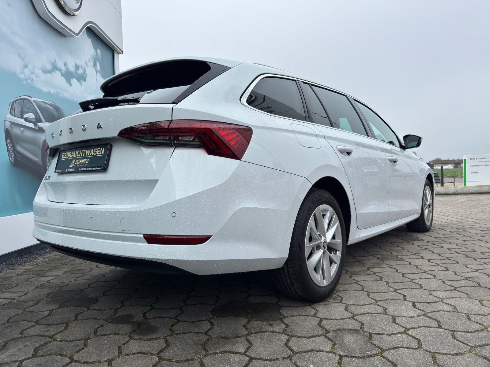 Fahrzeugabbildung SKODA Octavia Combi 2.0 TDI 6-Gang*LED*Head-Up*NAVI*Si