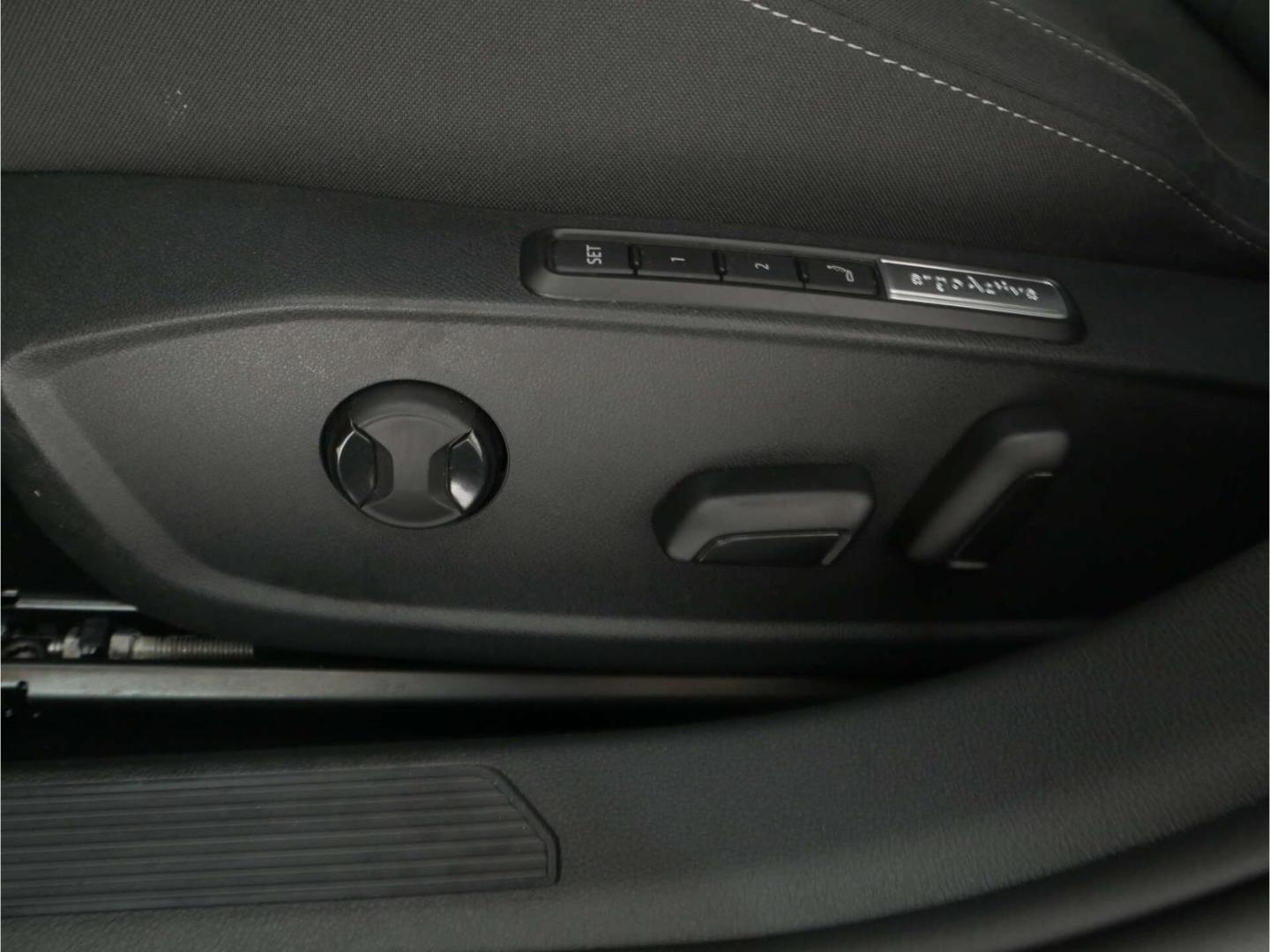 Volkswagen Golf 2.0 TSI Style DSG App-Connect/LED/17'', миниатюра 16