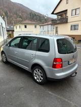 Volkswagen Touran 1.9 TDI 77kW DSG Basis Basis - Volkswagen Touran: Basis