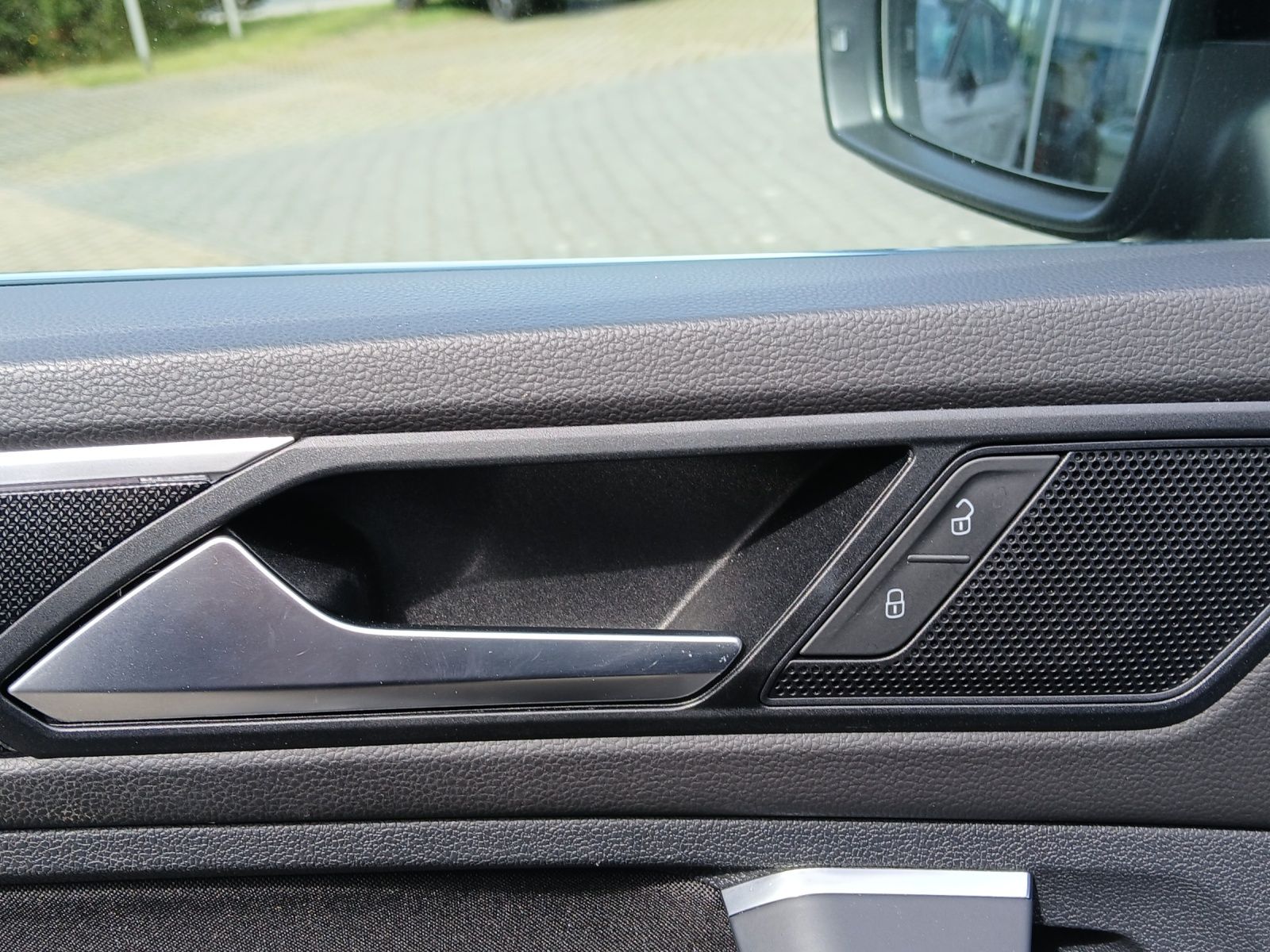 Fahrzeugabbildung Volkswagen Tiguan TSI Elegance DSG Matrix AHK Navi AID ACC